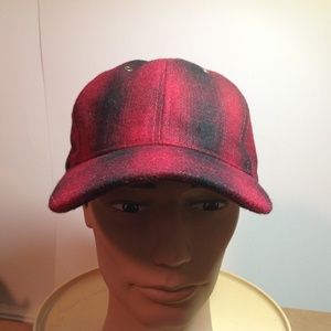 Hunting Hat Black and Red Wool Blend In Perfect